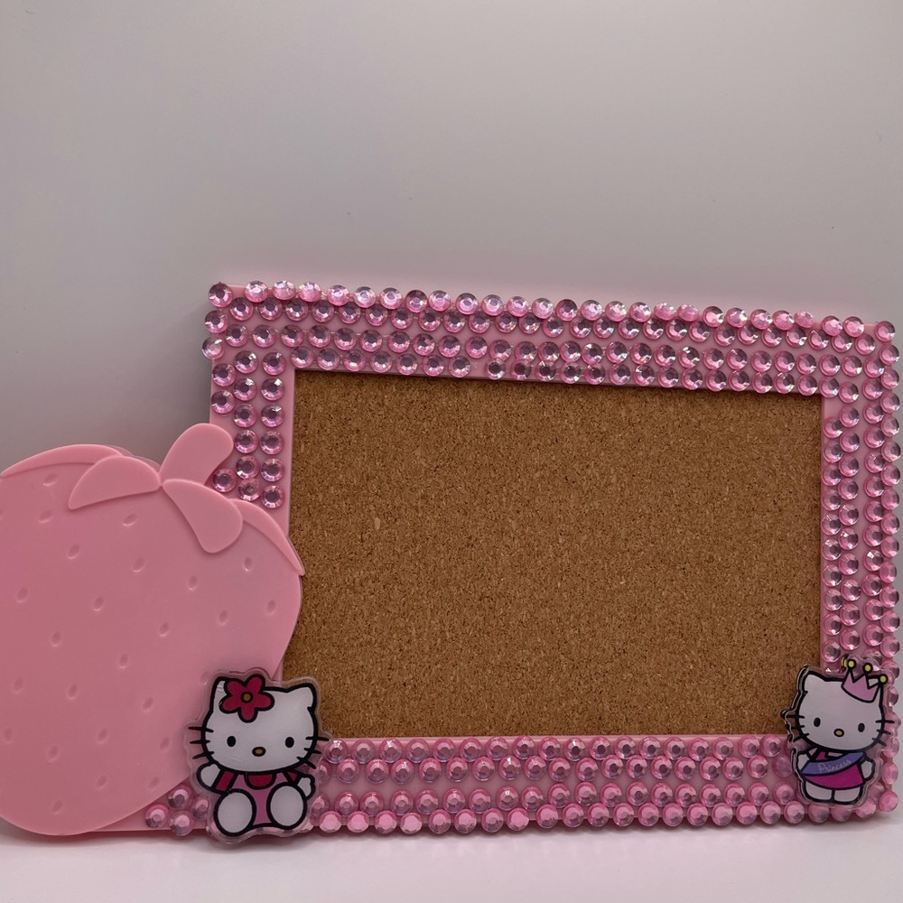 Hello Kitty Picture Frame 🩷🎀 - Picture 2 of 6